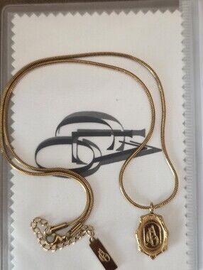 AlCO 18k Gold Plated Medallion Pendant Necklace - Women's Gold Tone Necklace
